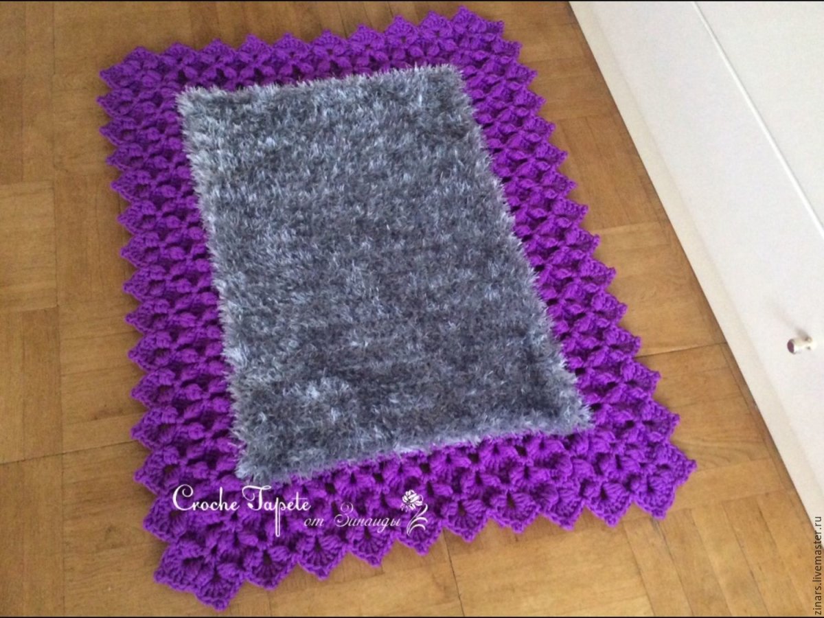 Ковер из шкуры енота