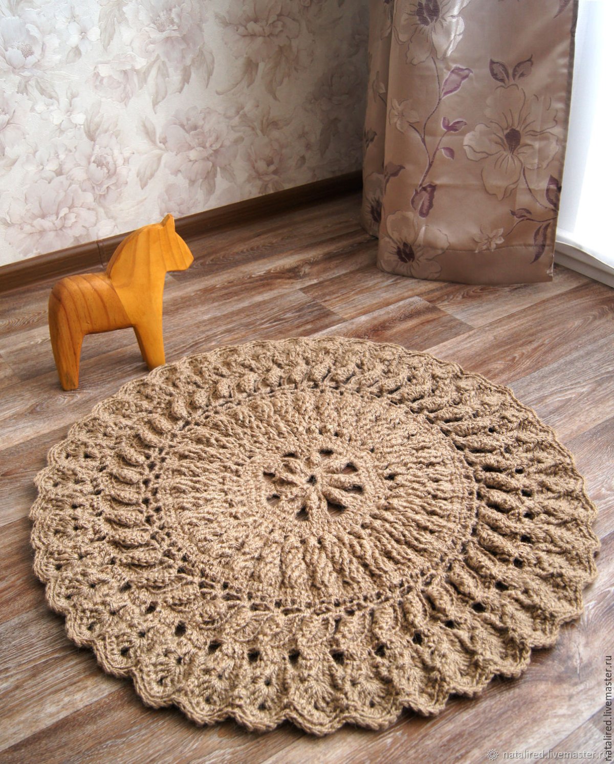 Круглый вязаный ковер