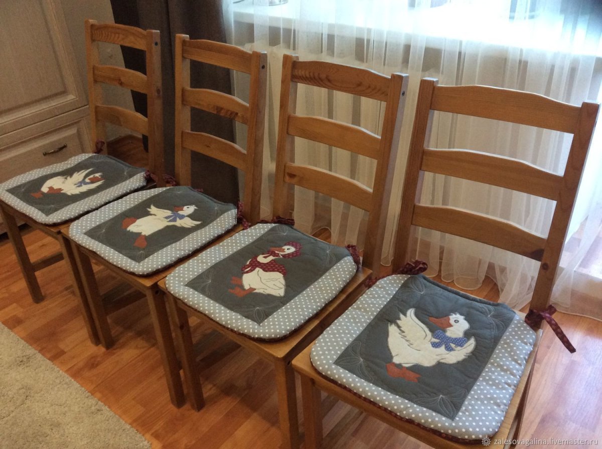 Сидушка на табурет из джинсов