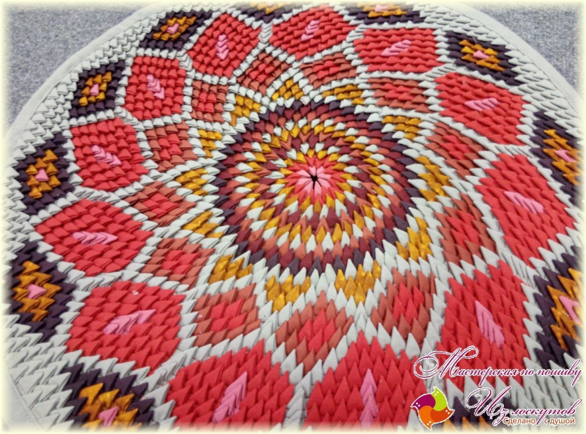 Коврик из лоскутков ткани