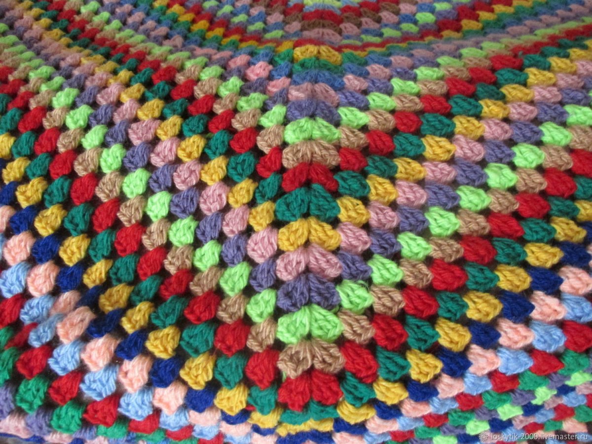 Плед из разноцветных квадратов