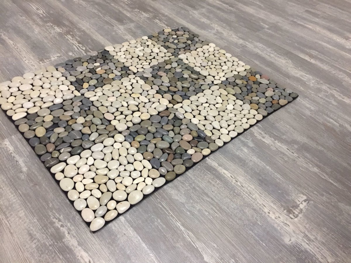 Массажный коврик из гальки