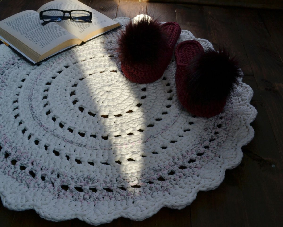 Круглый коврик из трикотажной пряжи