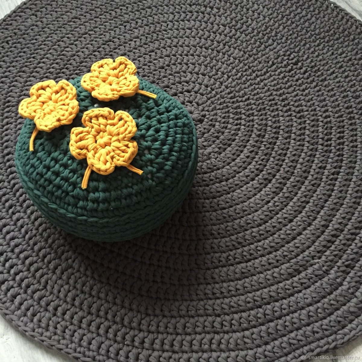 Вязаный коврик в ванную