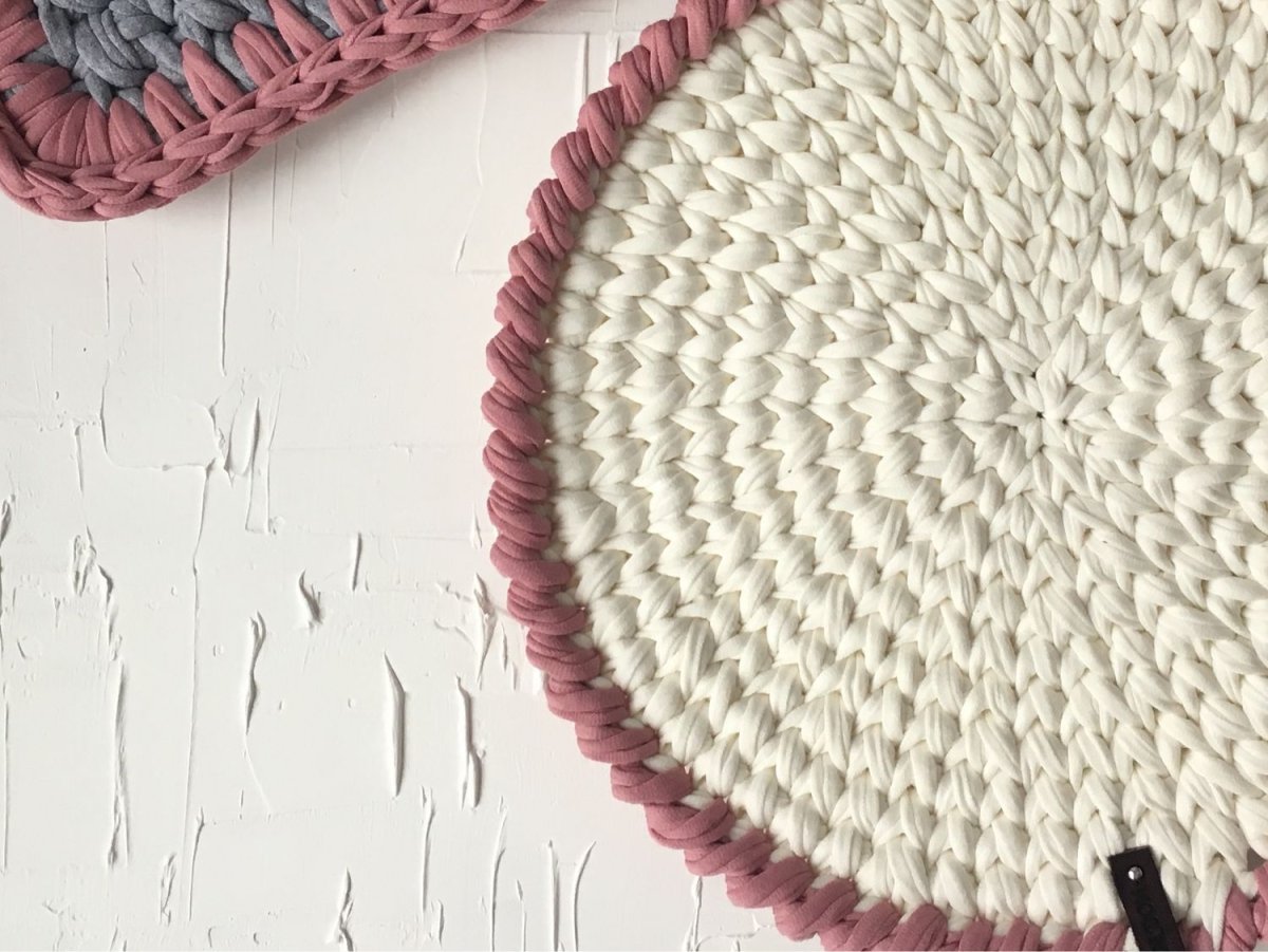 Вязаный коврик в ванну