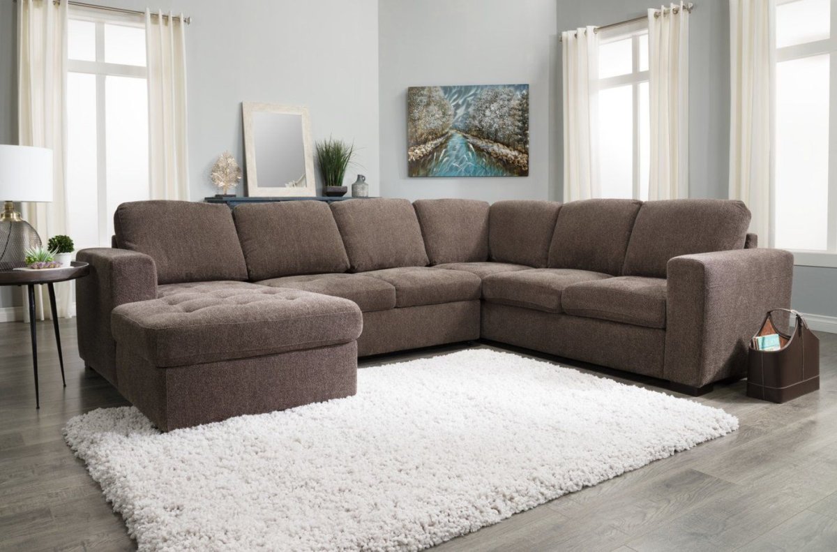 Угловой диван и ковер в интерьере