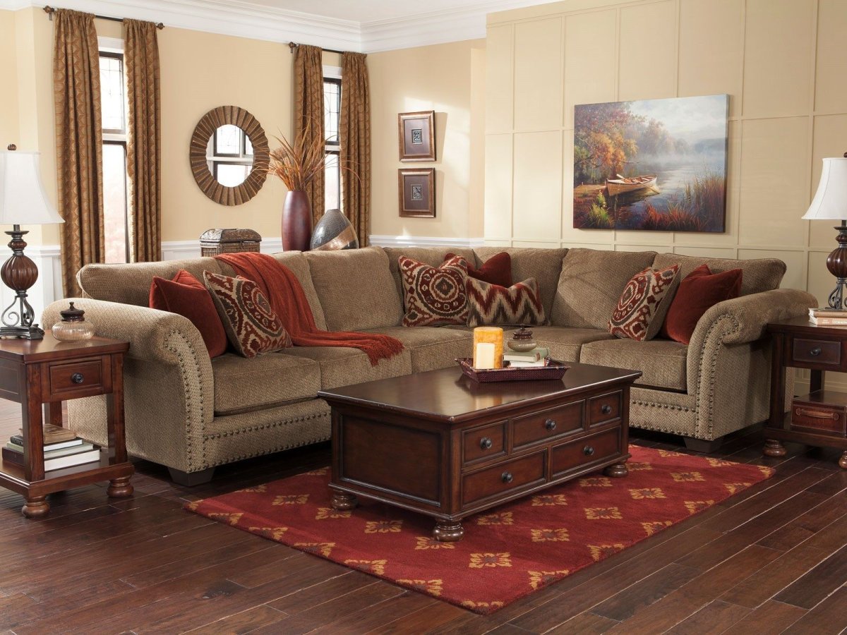 Угловой диван и ковер в интерьере