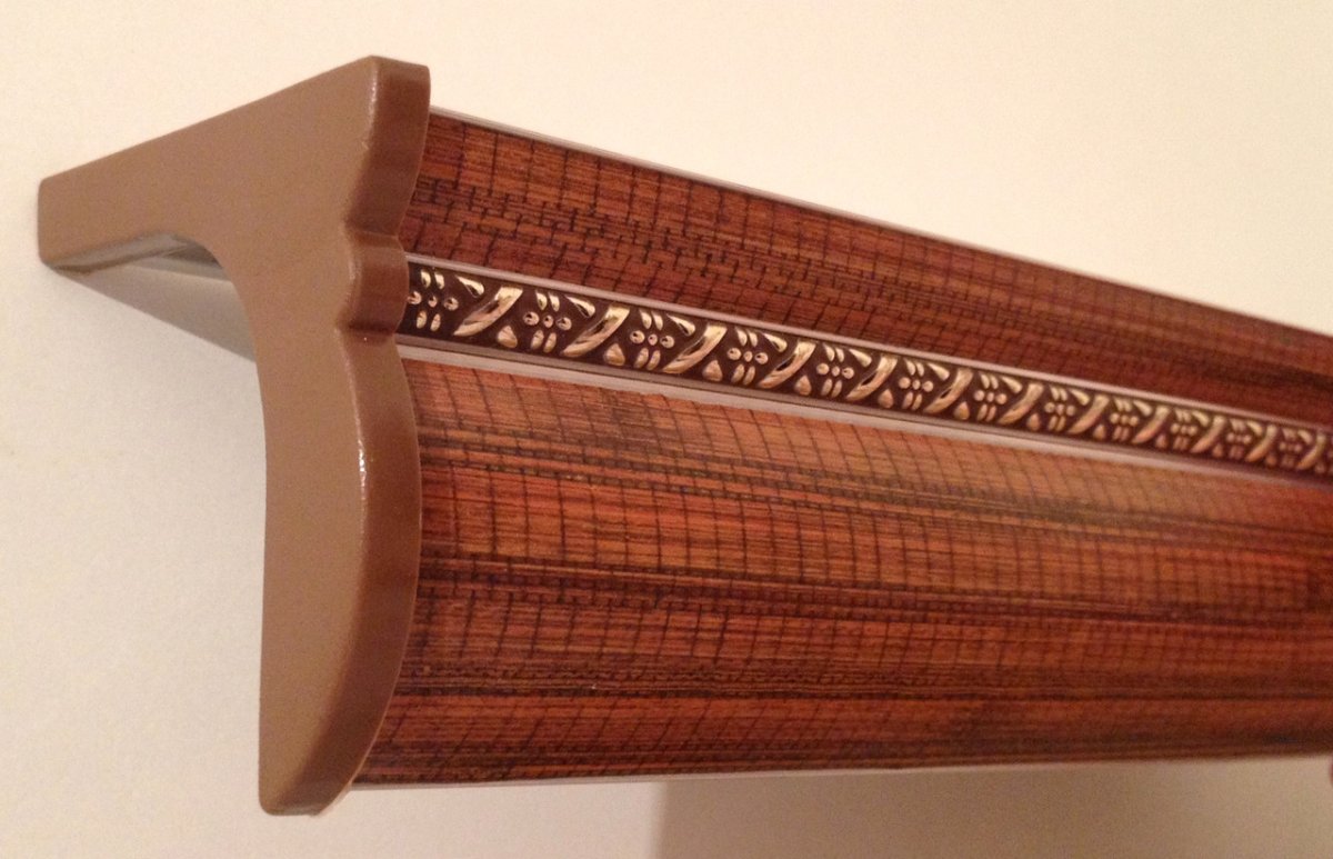 Карниз из дерева