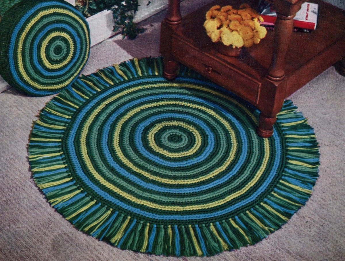 Круглый зеленый коврик крючком