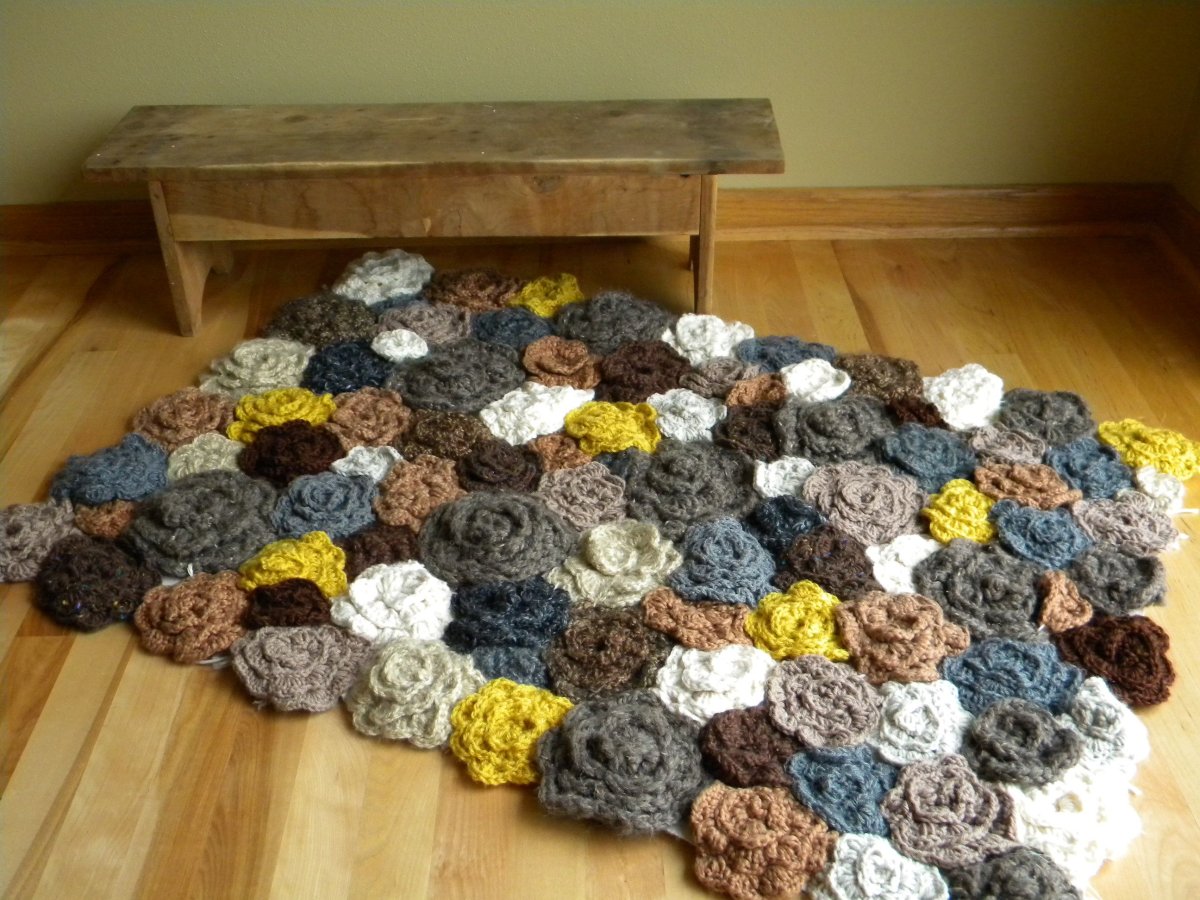 Как связать коврик из розочек крючком