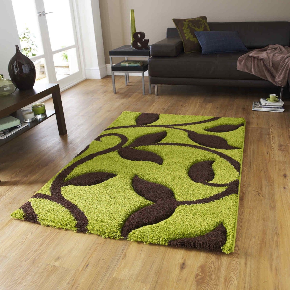 Зеленый ковер в интерьере