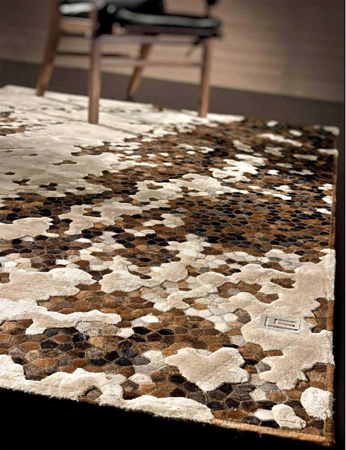 Ковер коричневый