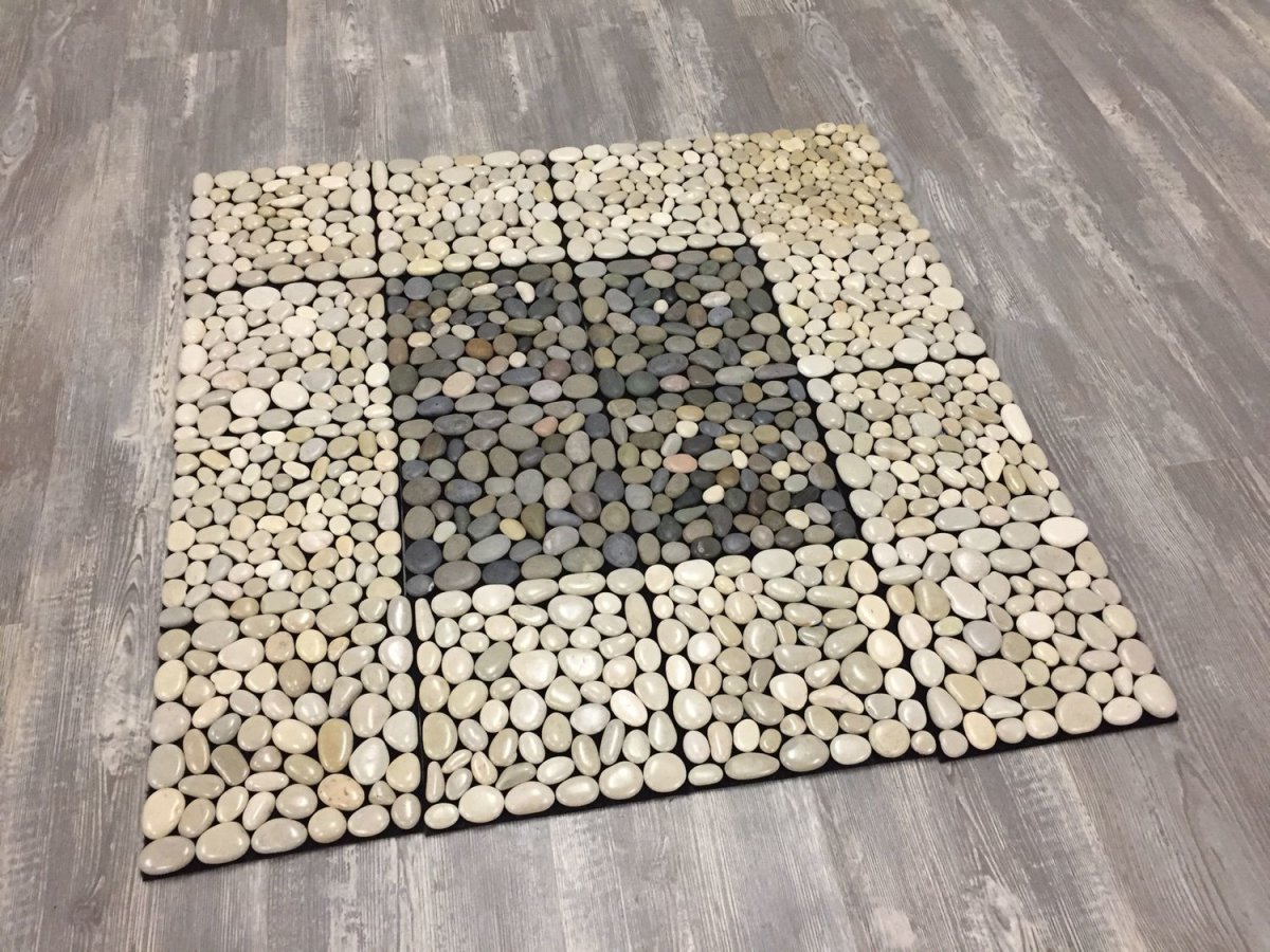 Коврик из гальки для ванной