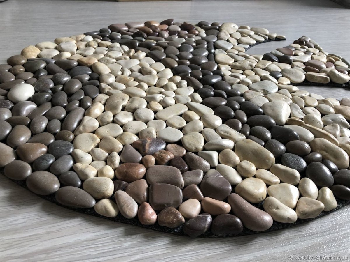 Коврик в ванну из камней