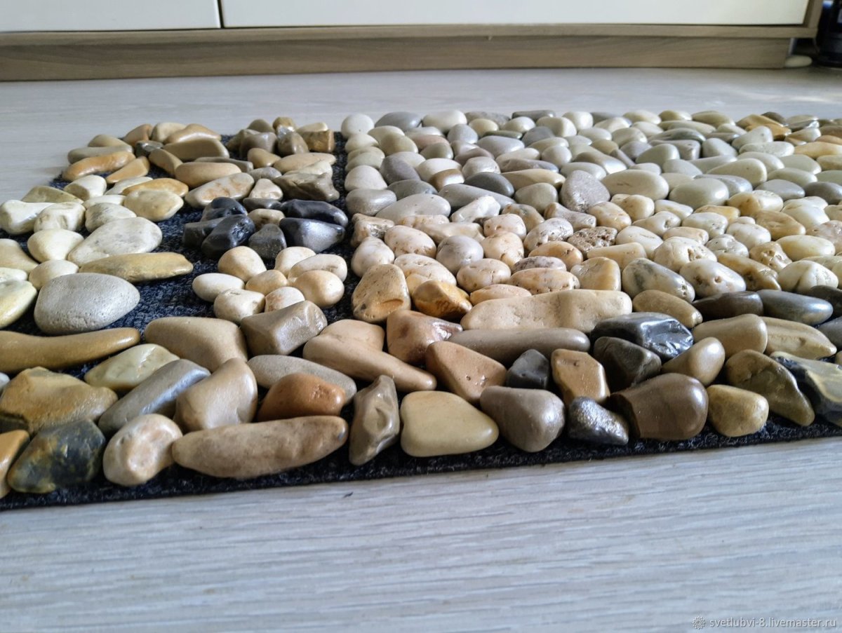 Коврик из гальки