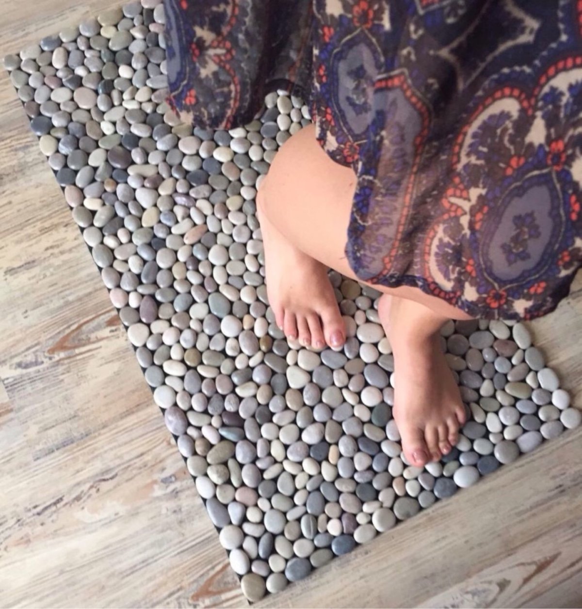 Массажный коврик из гальки