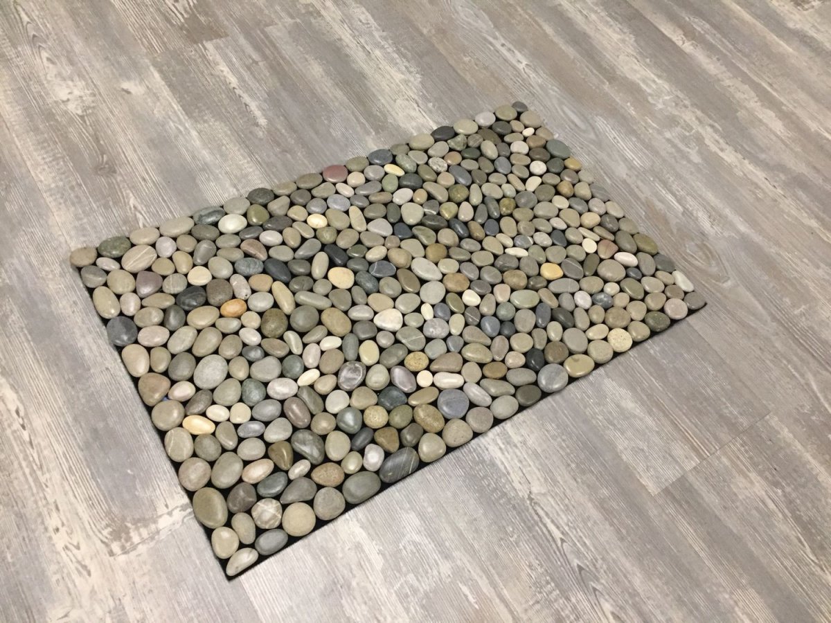 Скульптура из морской гальки