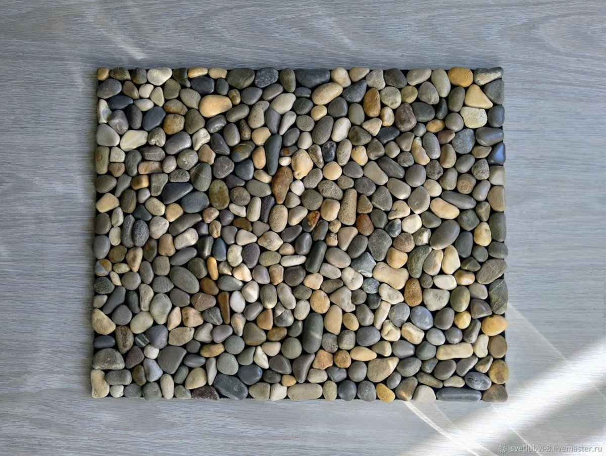 Галька на досках