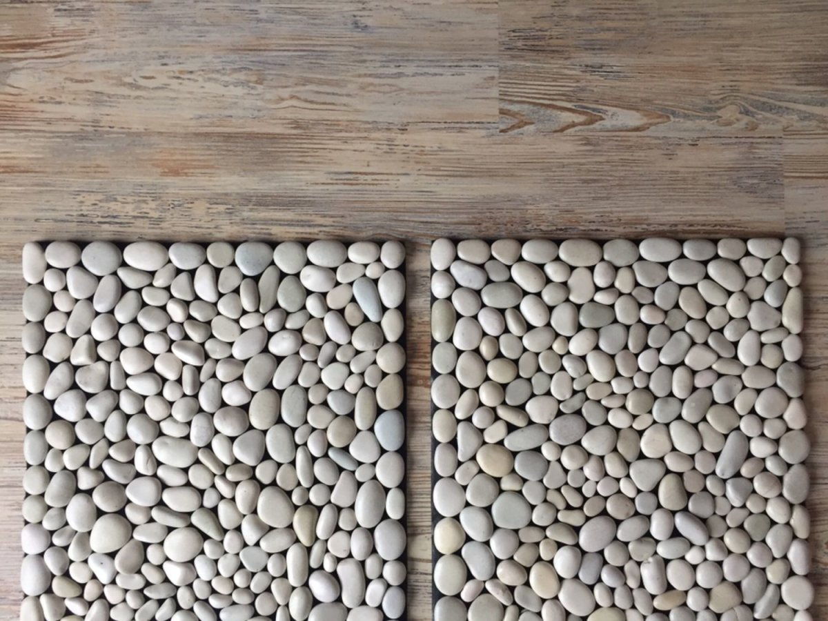 Массажный коврик из гальки