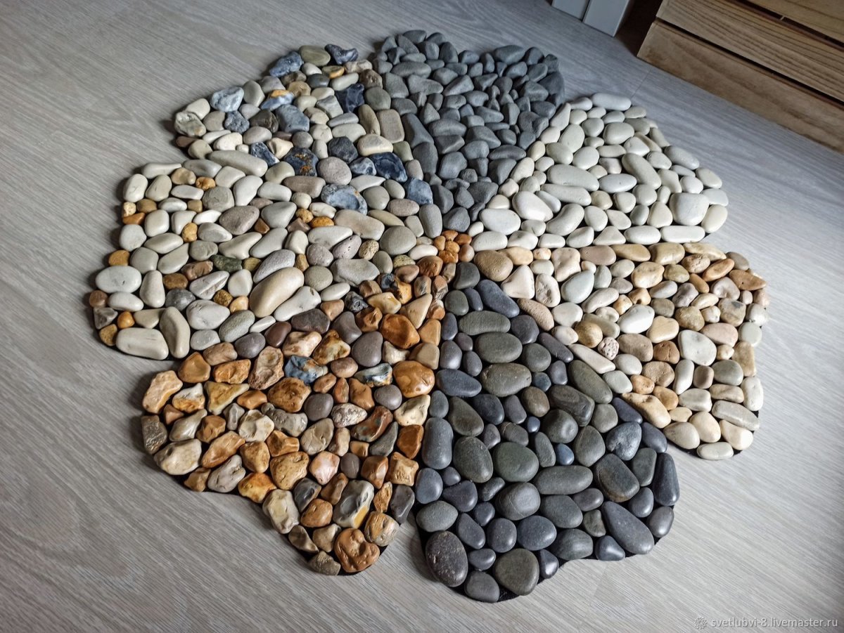 Коврик из гальки