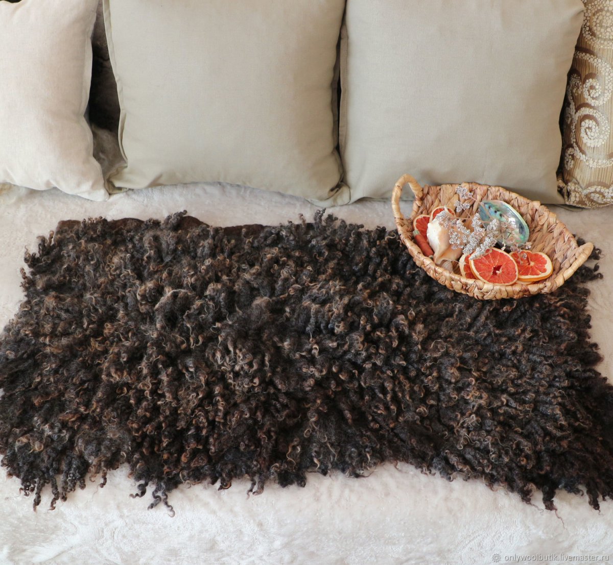 Вязаные коврики мохнатые