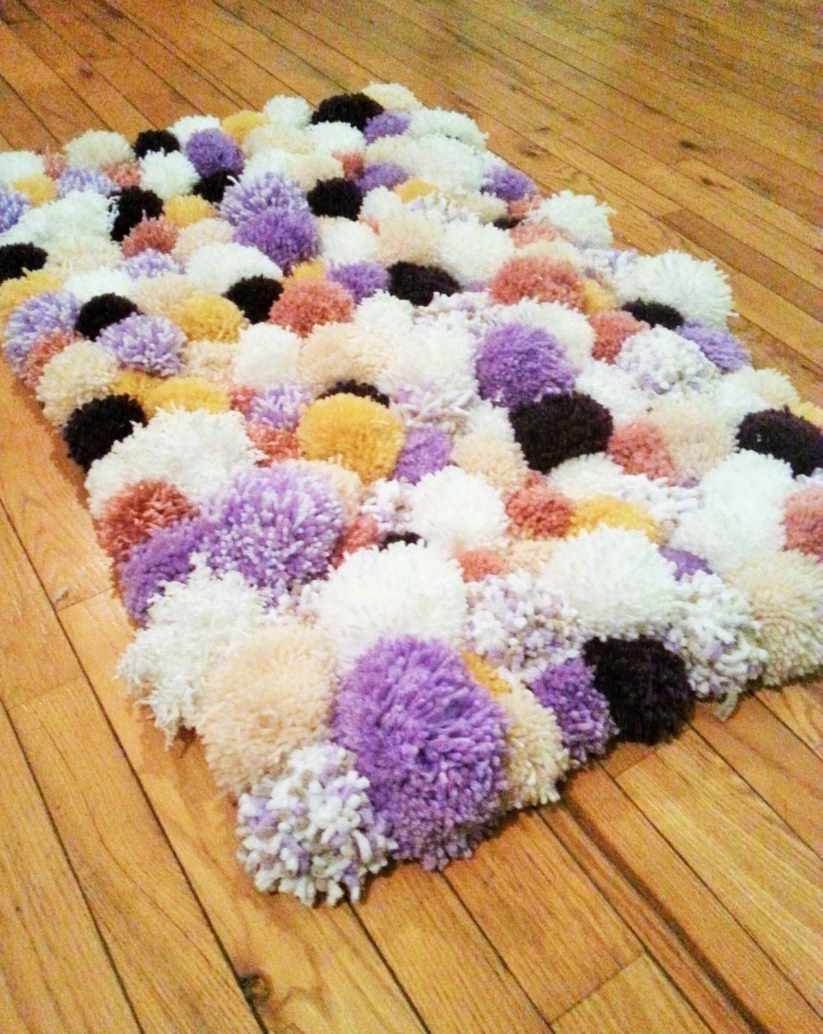 Коврик из помпонов