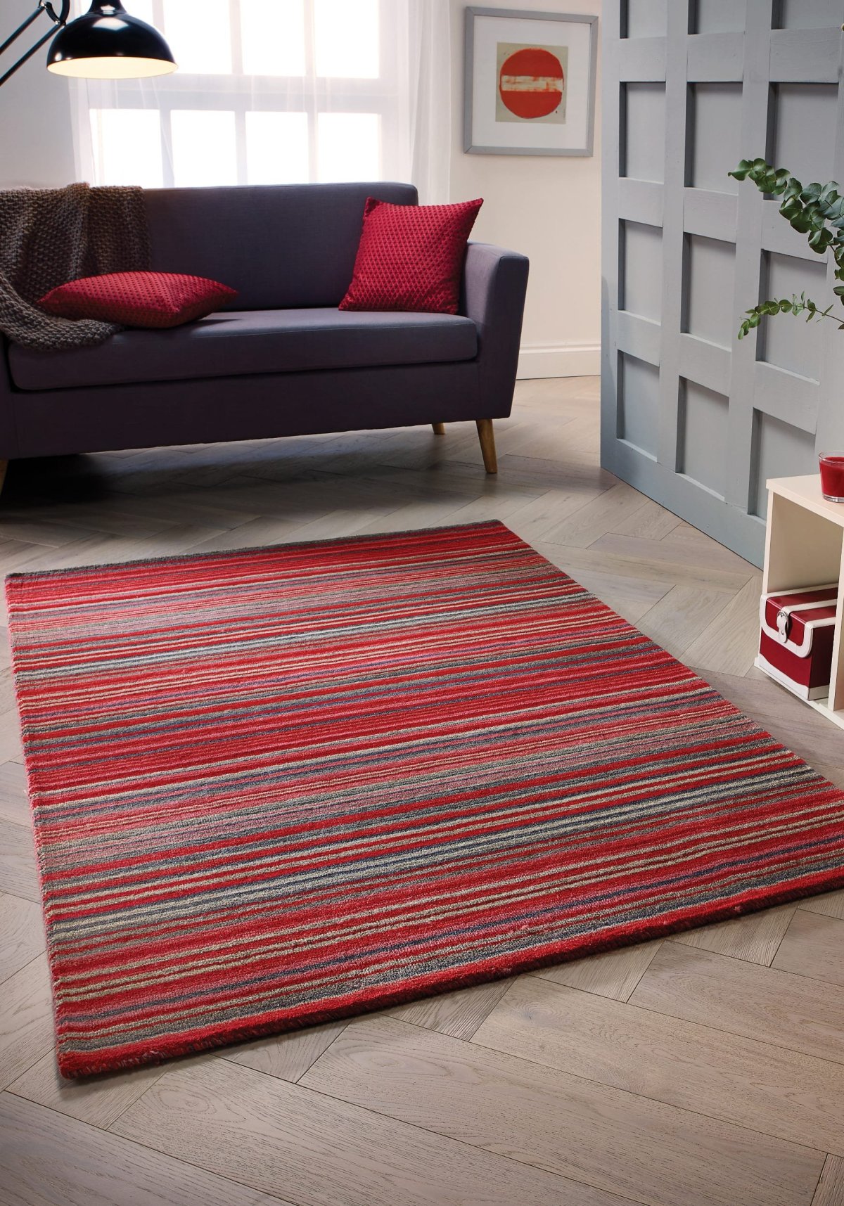 Ковер серый с красным