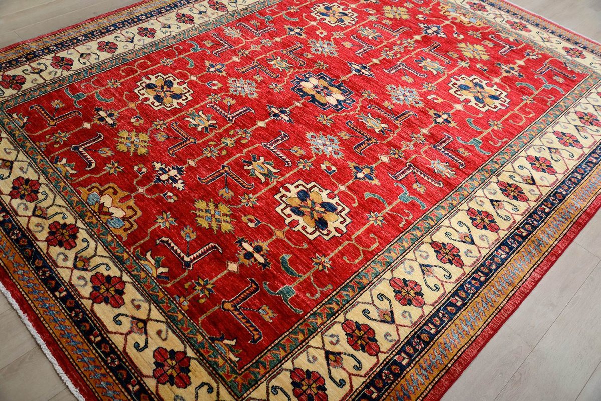 Туркменский ковер на стене