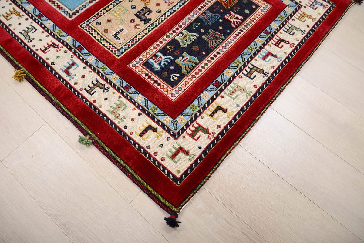 Красный туркменский ковер