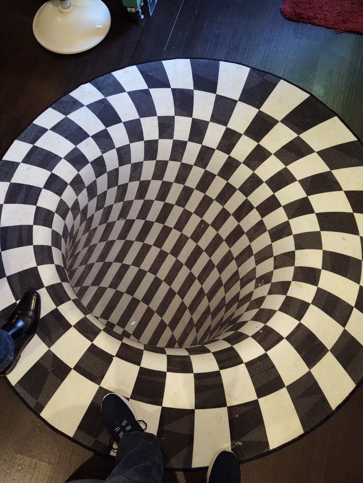 Ковер с оптической иллюзией