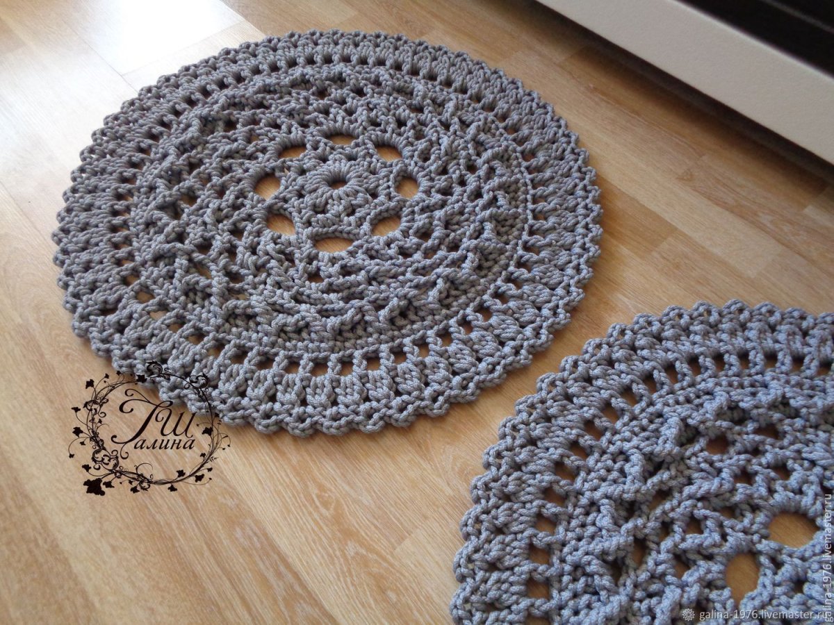 Вязаные коврики на стулья