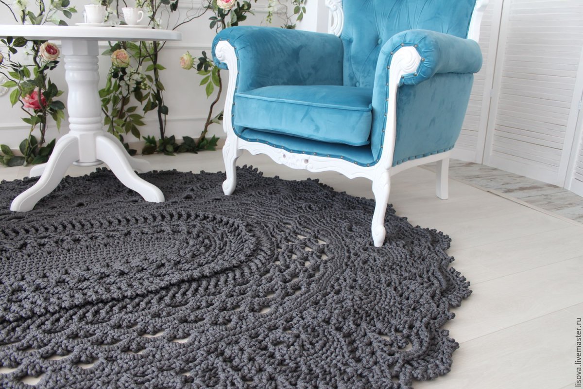 Круглый вязаный ковер