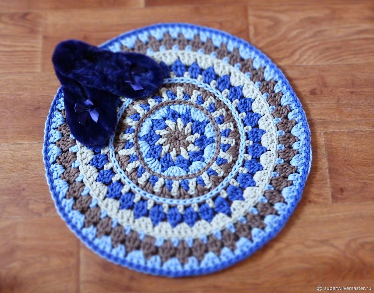 Накидка на табурет квадратная