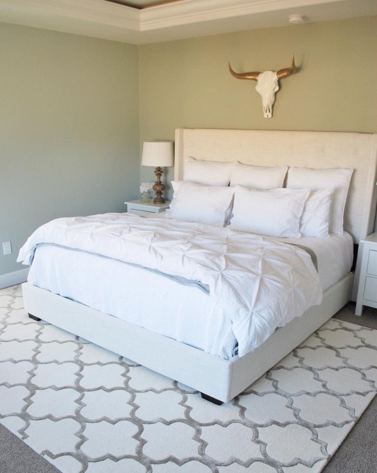 Ковер в узкой спальне