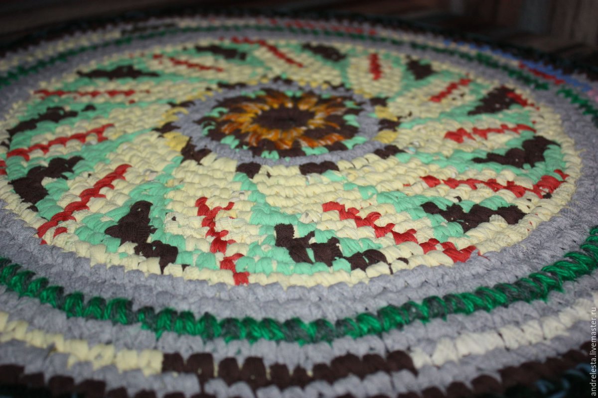 Коврик из трикотажной пряжи