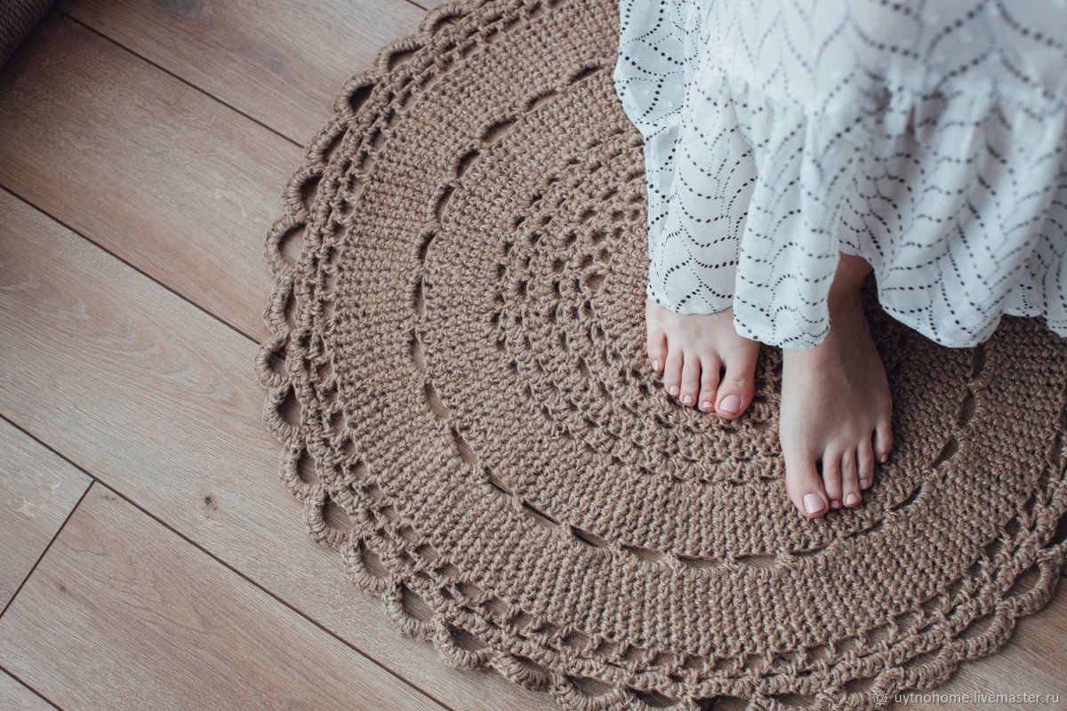 Круглый коврик из джута