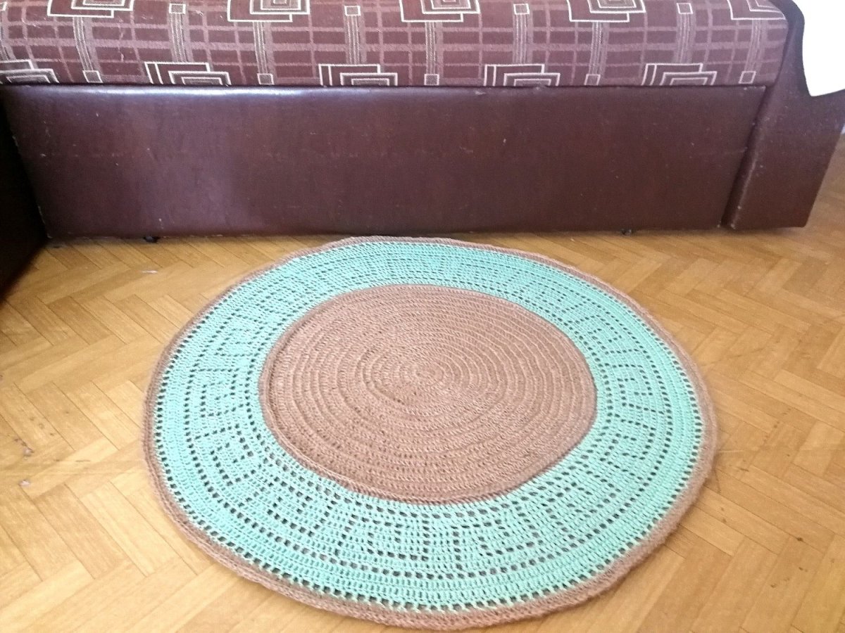 Круглый вязаный ковер