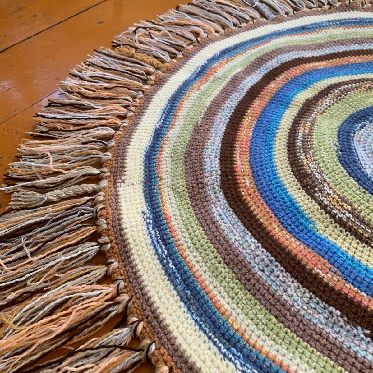 Круглые разноцветные коврики