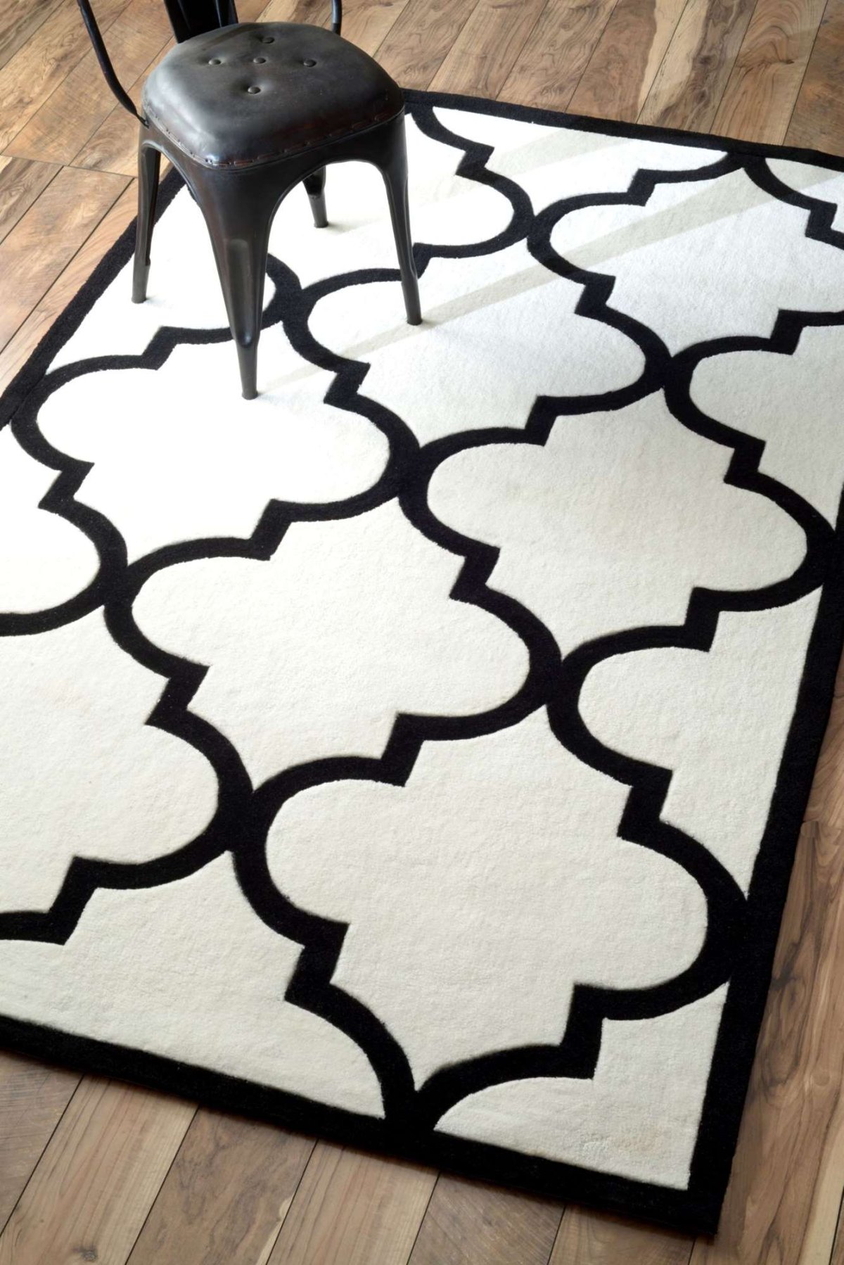 Ковер черно белый