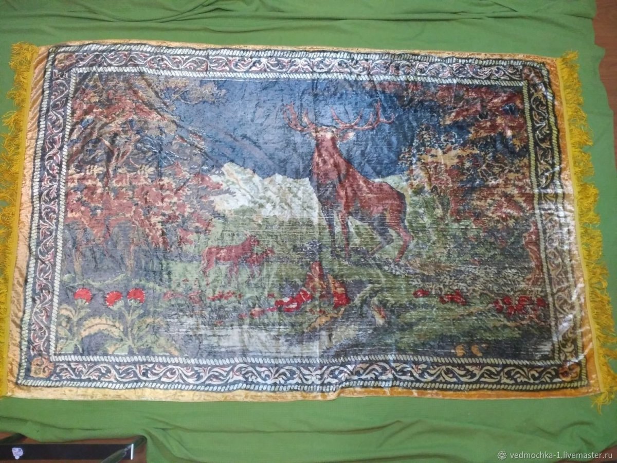 Советский ковер на стене