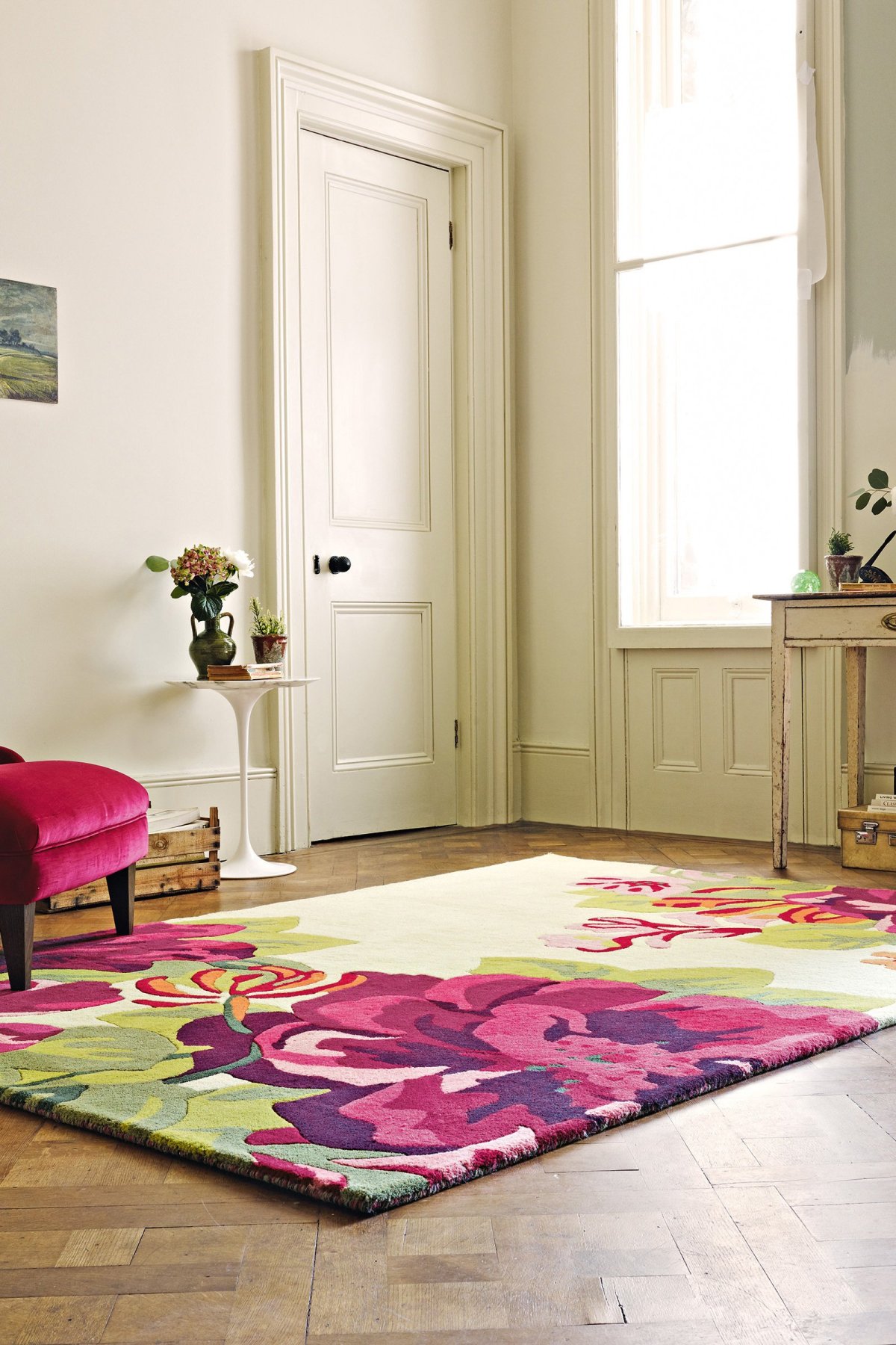 Красный ковер в интерьере г