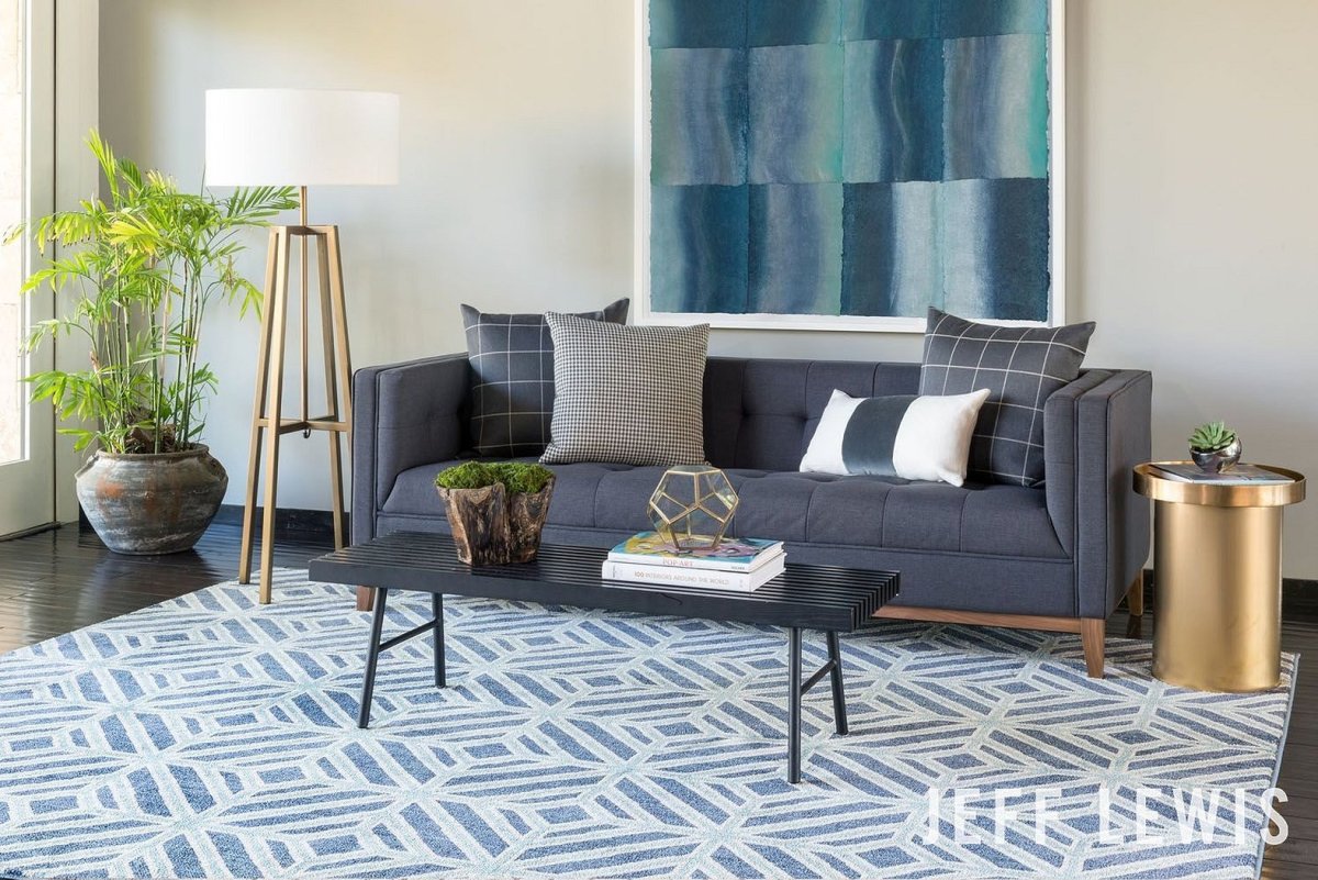 Серо синий ковер в интерьере