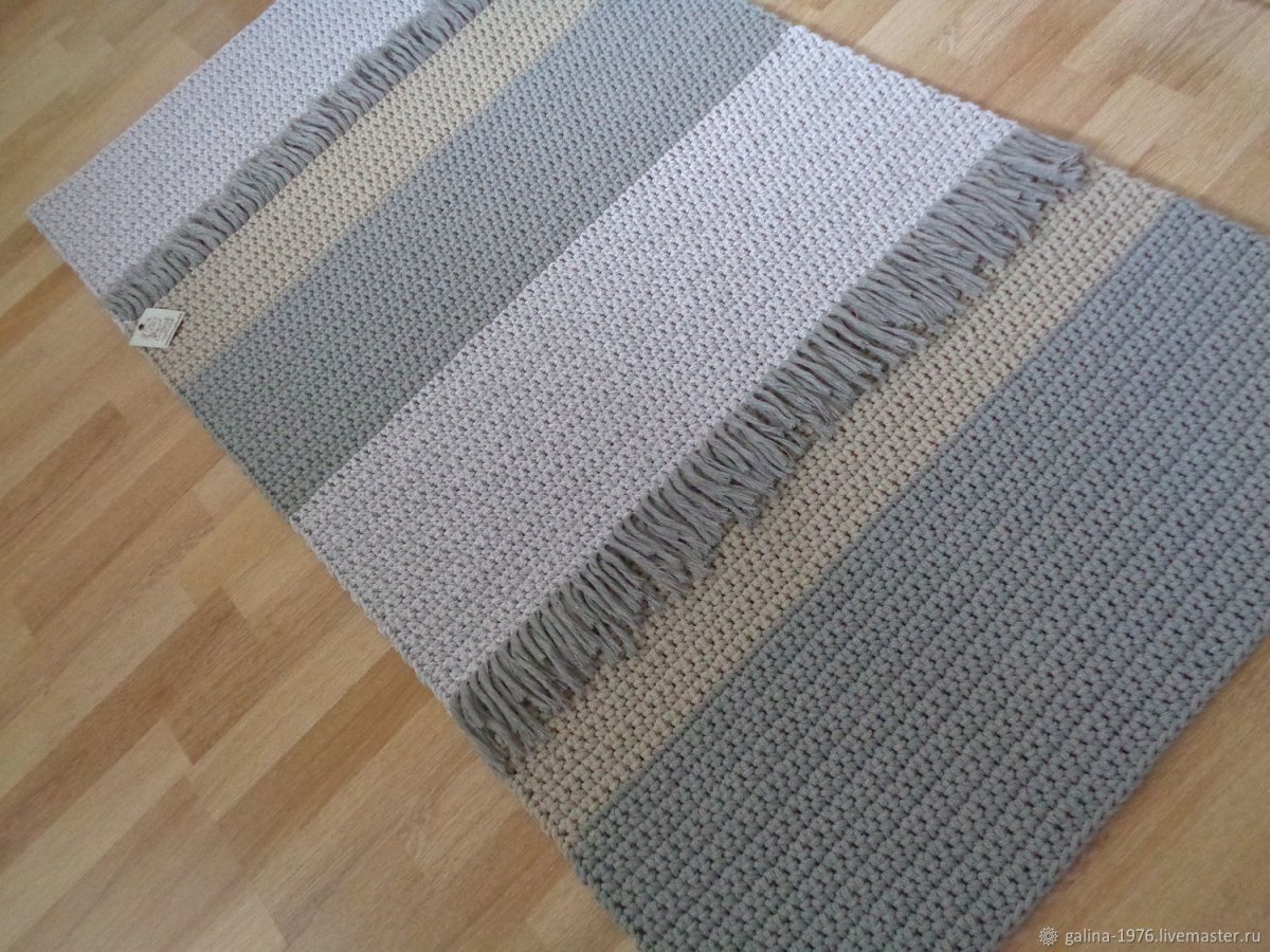 Коврик серый длинный