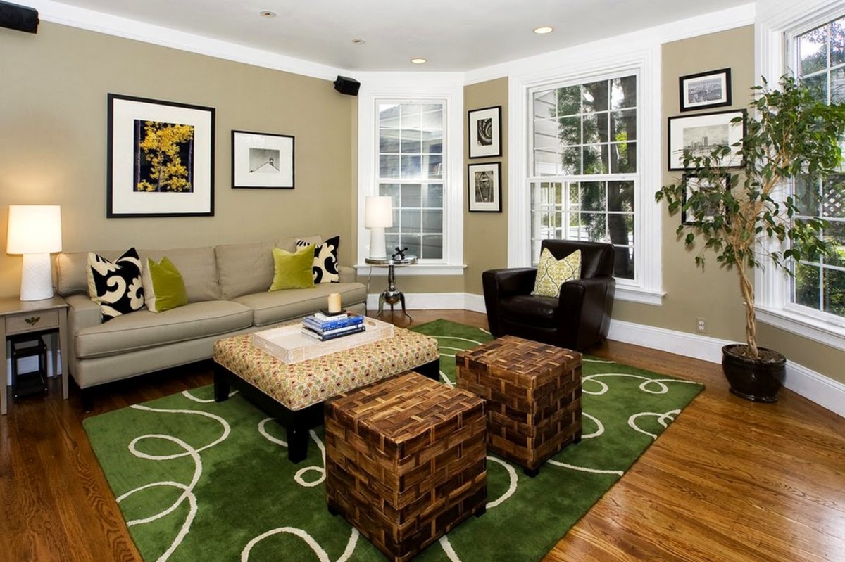 Зеленый ковер в гостиной интерьере гостиной