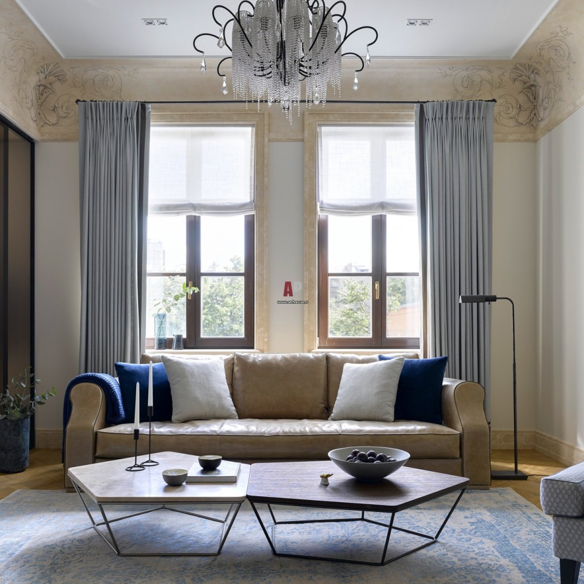 Гостиная два окна Неоклассика