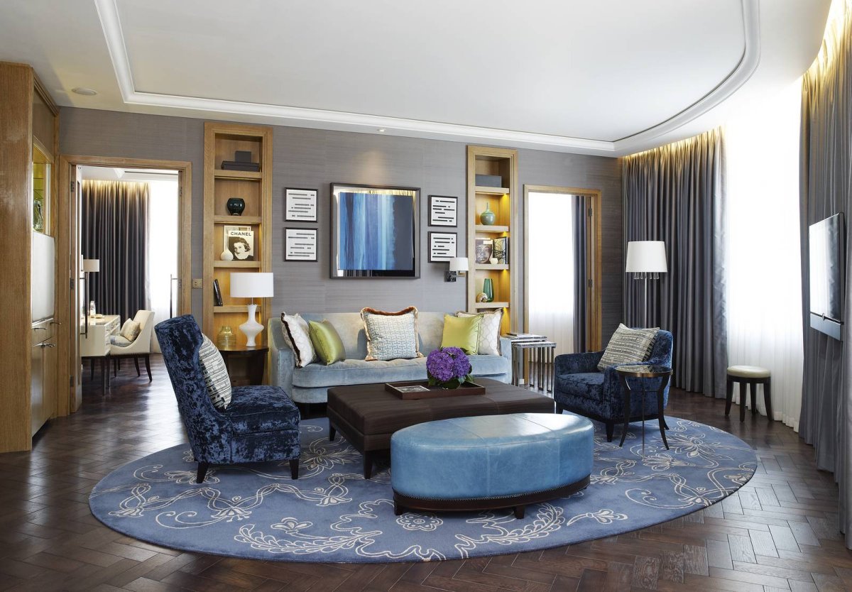 Синий ковер в интерьере