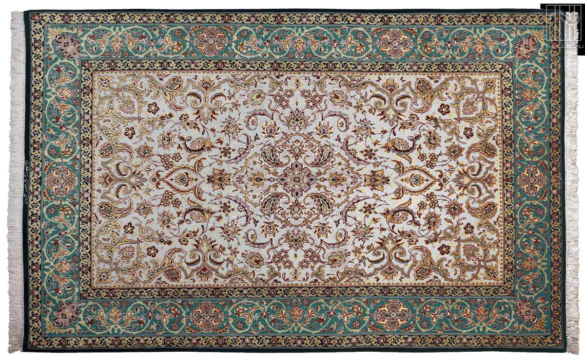 Комната с ковром на стене