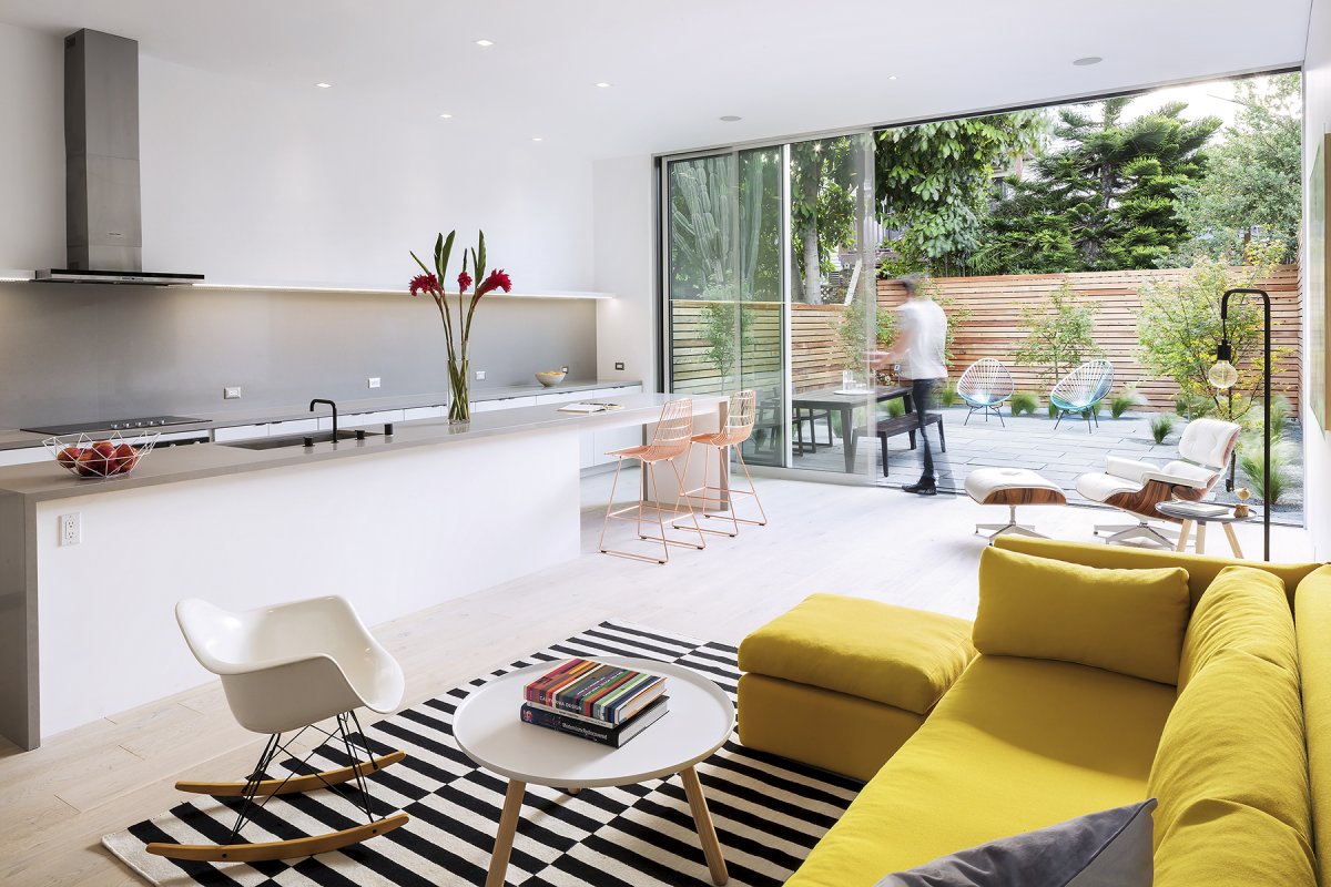 Желтый круглый ковер