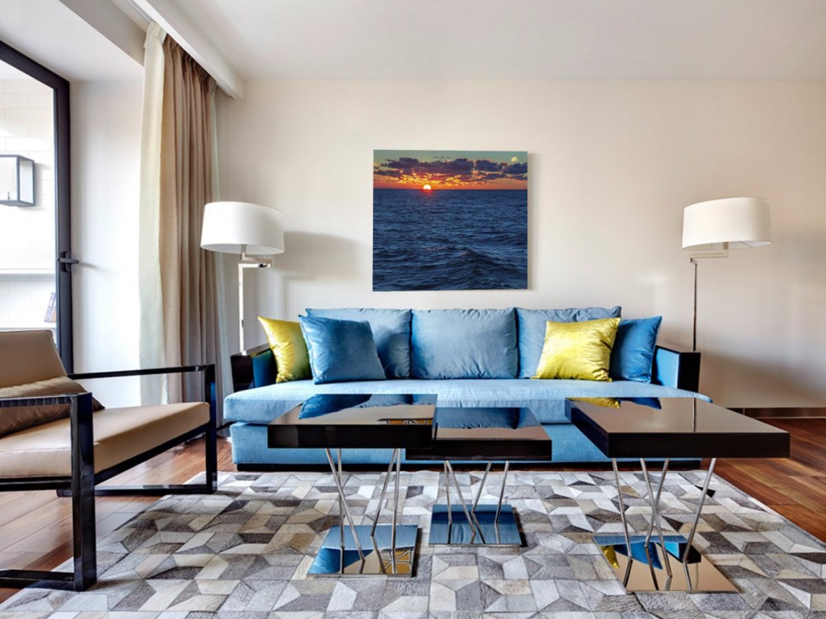 Голубой диван в интерьере