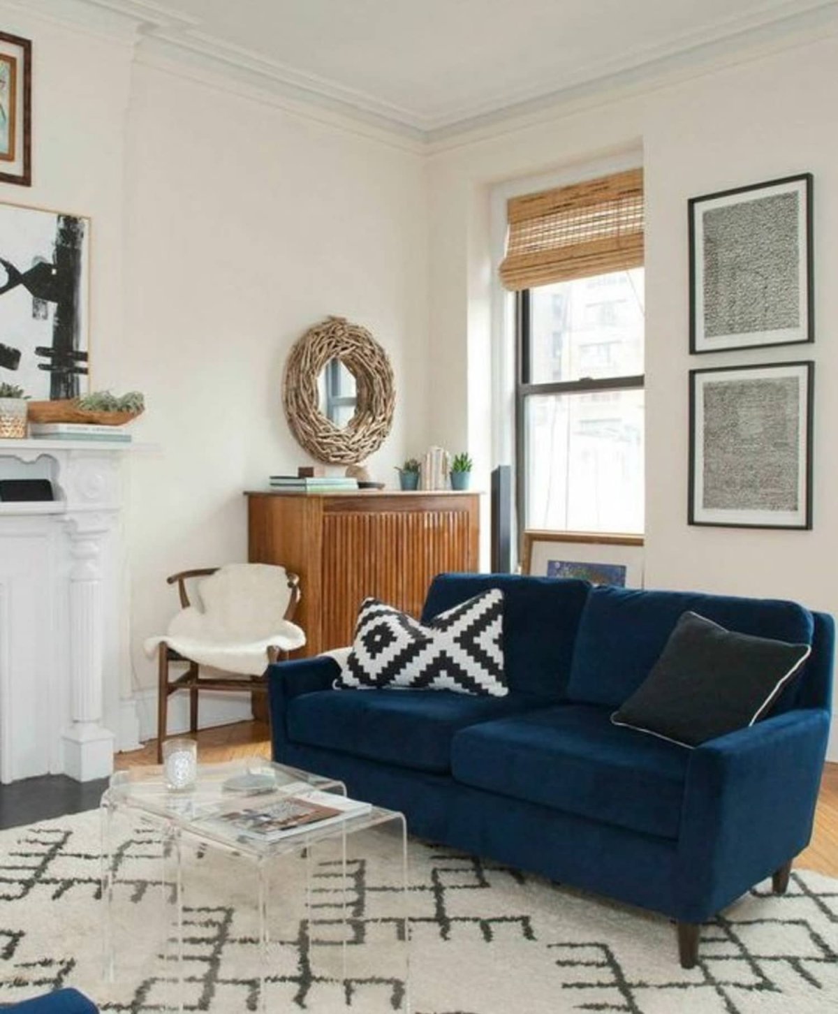 Ковер к синему дивану